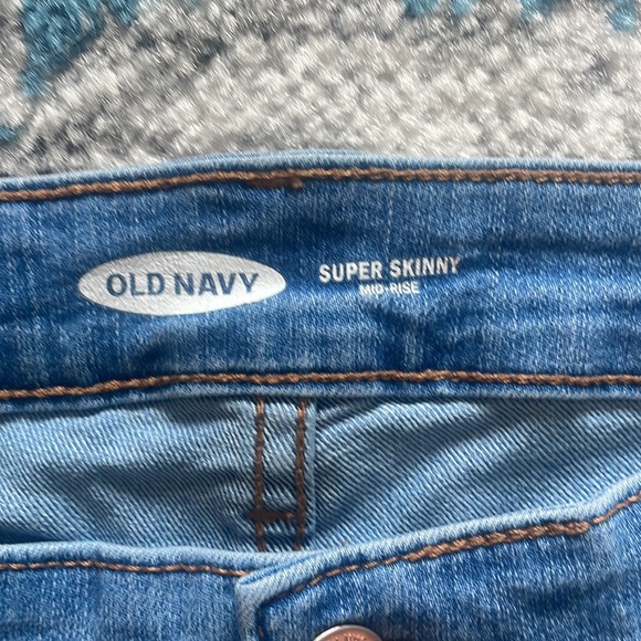 Excellent used condition Old Navy skinny jeans - Picture 2 of 4